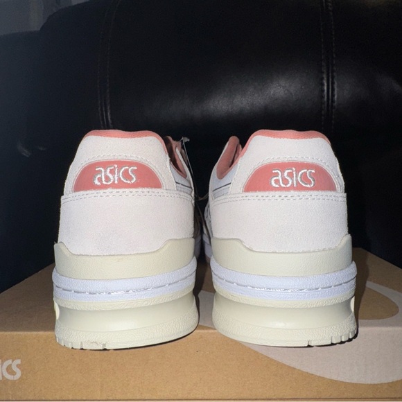 Brand New-New Asics Men\'s Ex89 Sneaker Size 10 Color Cream /white New With Box